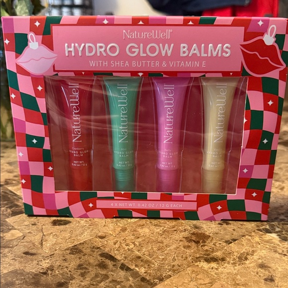 Hydro Glow Lip Balms - berry, cranberry, mint and vanilla. NEW! - Picture 1 of 2